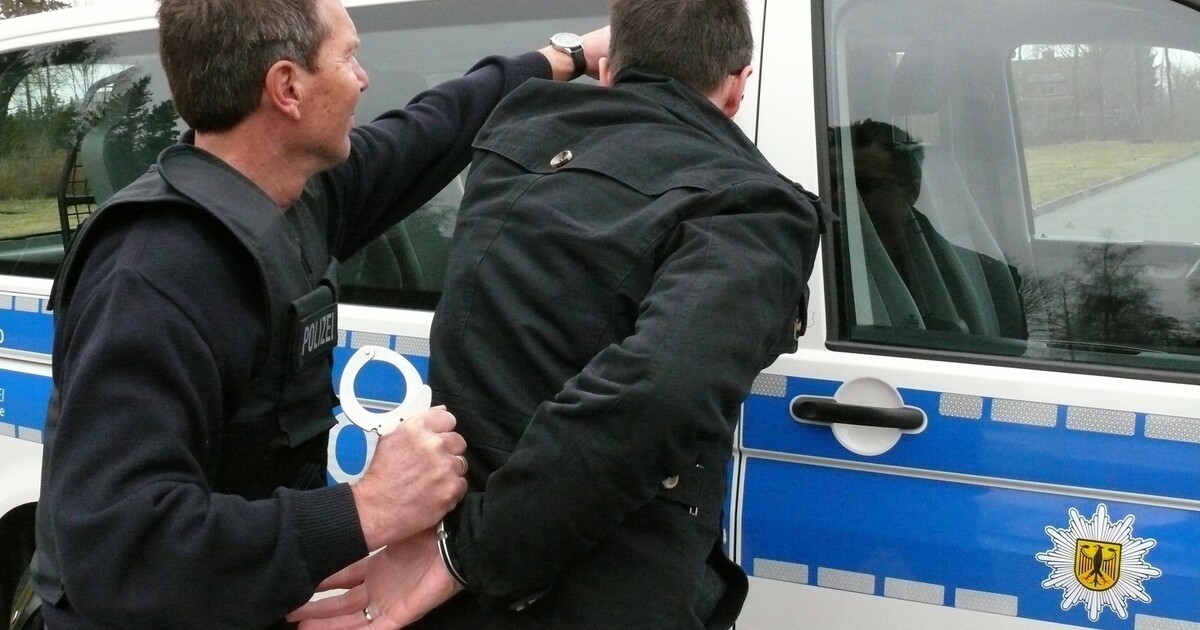 Marktredwitz: 33-year-old attacks police officer with ballpoint pen