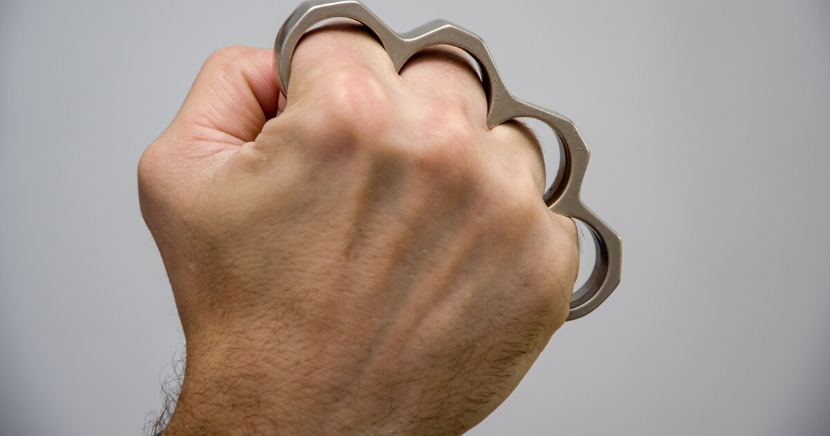 Hof: 19-year-old attacked with brass knuckles