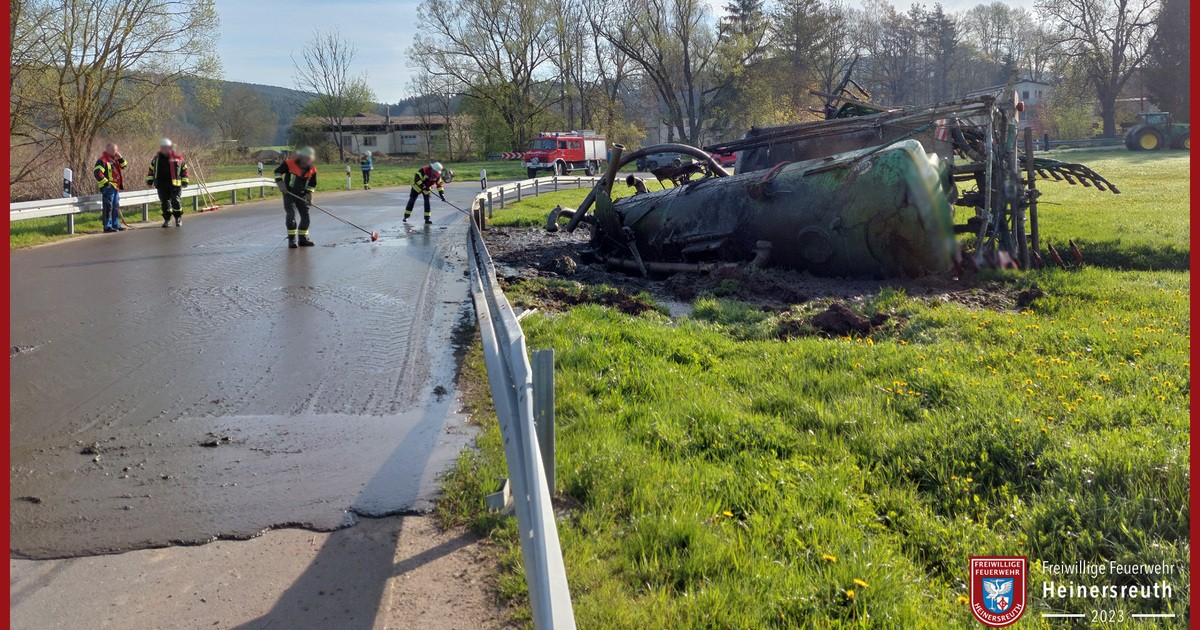 Heinersreuth Güllefass umgekippt Fast 17.000 Liter Gärreste fließen