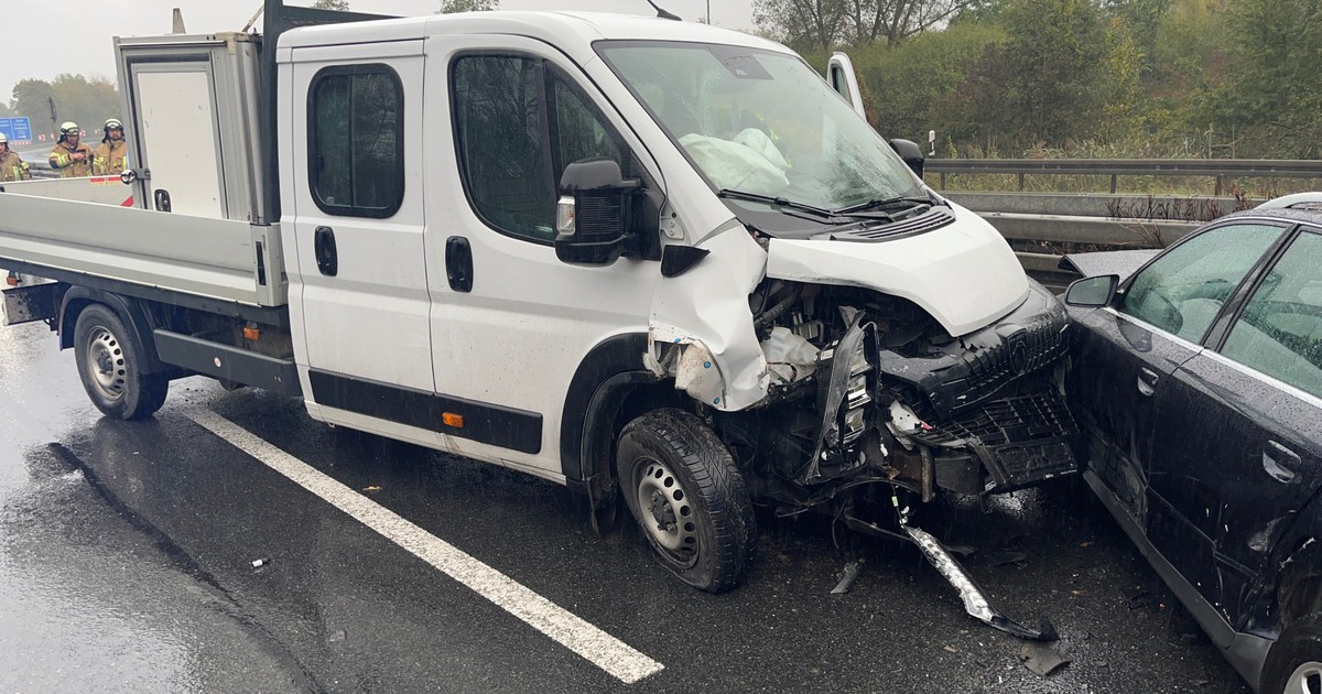 A70 / Gundelsheim: Kleinlaster kracht in Pkw – Mutter und Sohn verletzt