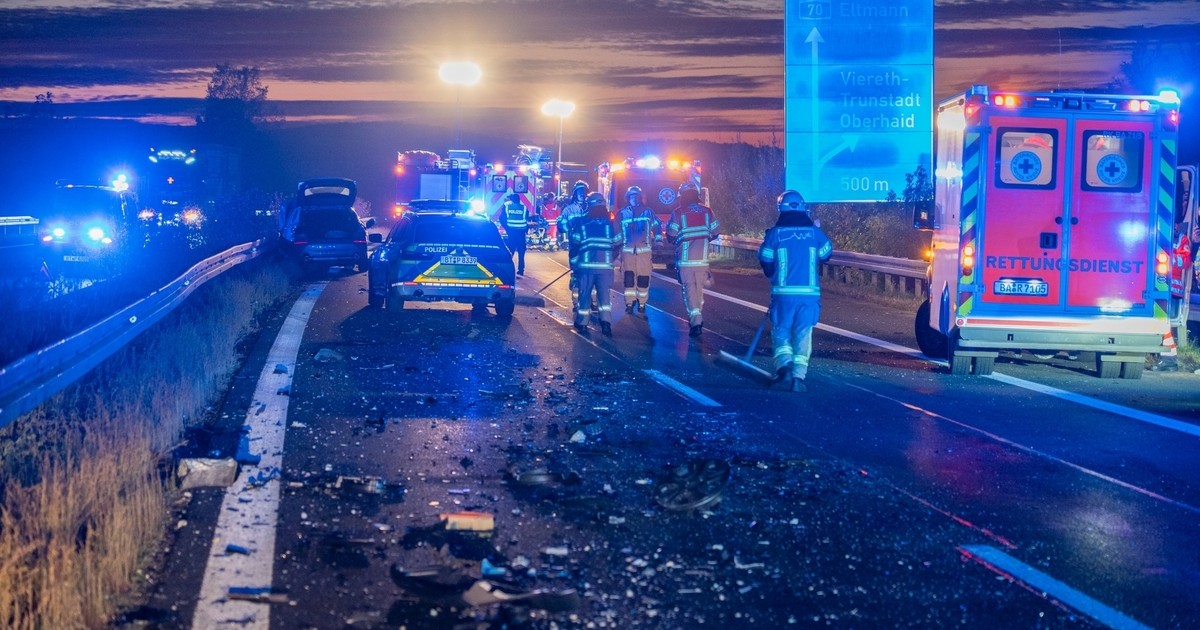 Vier Schwerverletzte: Geisterfahrer kollidiert mit zwei Autos auf der A70 ...
