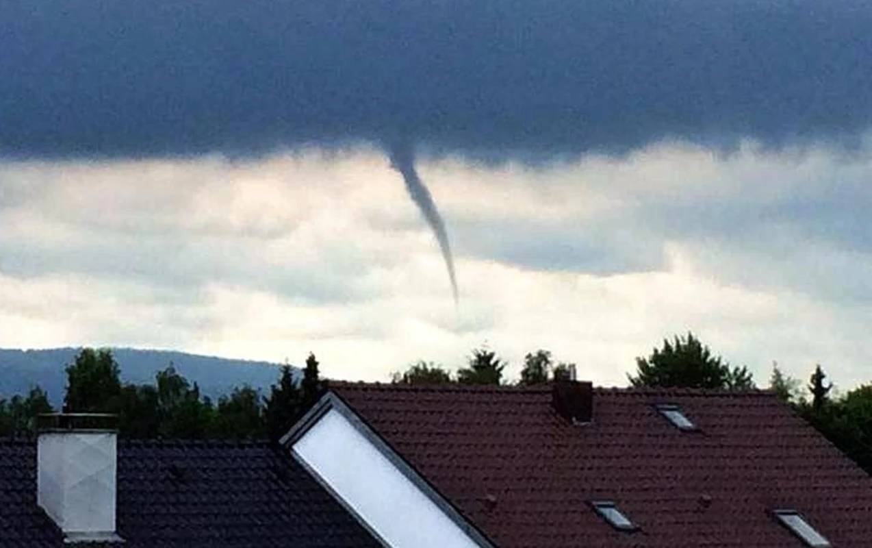 trichterwolkentornado-niederrhein-als-tornado-zone-wie-gef-hrlich